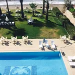 Art Beach Otel *