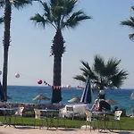 Art Beach Otel *