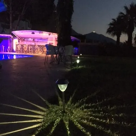 Art Beach فندق غوزيلْتْشاملِ